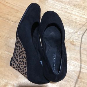 Wedge heel shoes